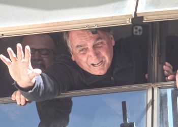 Bolsonaro chega ao Brasil após 89 dias nos EUA