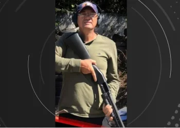 PM da reserva dono de clube de tiro é morto com tiros de fuzil ao parar em semáforo no ES
