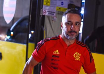 Vítor Pereira perde 4 títulos em 3 meses e reunião pode mudar rumo do Flamengo