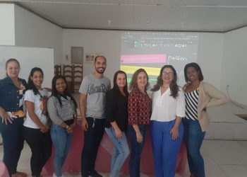 Professores de língua portuguesa da rede municipal veneciana realizam oficina sobre gêneros textuais
