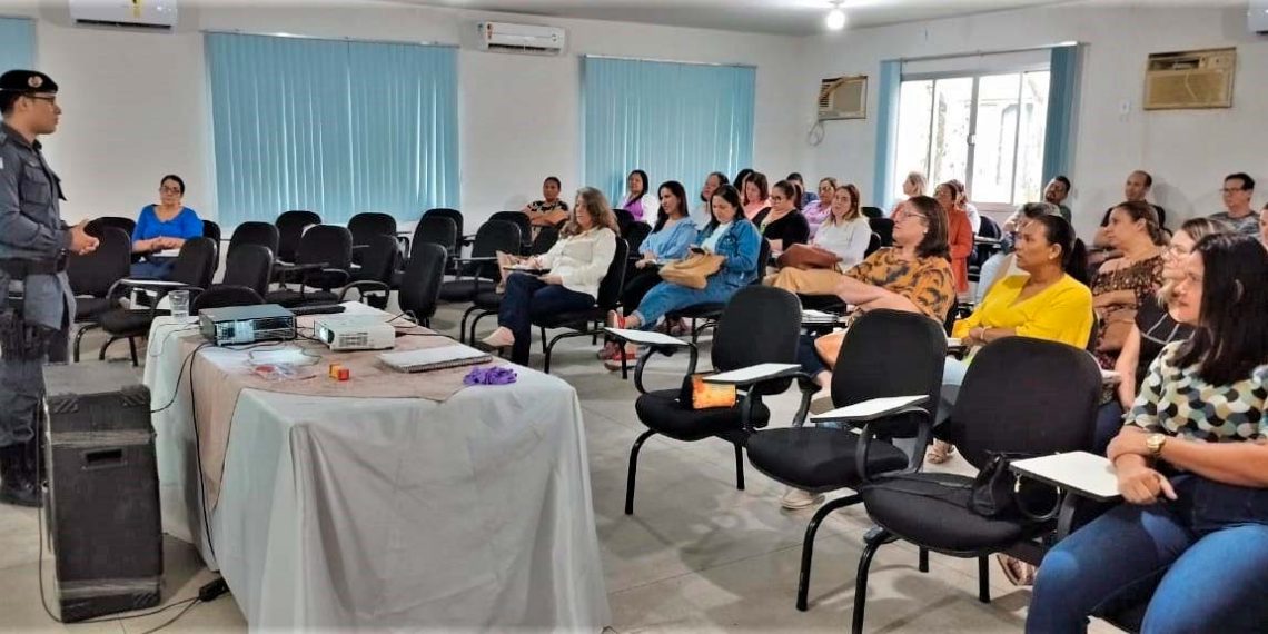 Diretores escolares em Jaguaré participam de formação