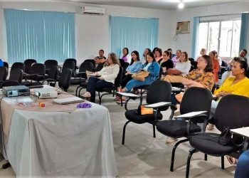 Diretores escolares em Jaguaré participam de formação