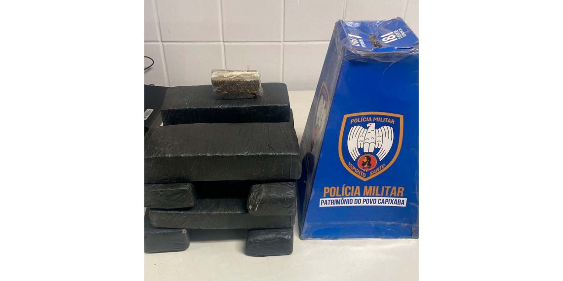 6º Batalhão apreende oito tabletes de maconha no Centro da Serra