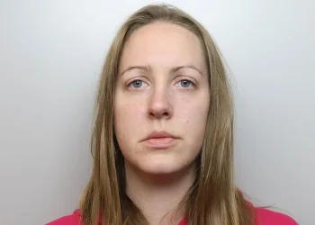 Enfermeira presa por matar 7 bebês na Inglaterra era amante de médico e tinha apelido de ‘a inocente’