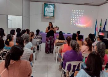Trabalhadores da educação têm formação com equipe psicossocial da Seme