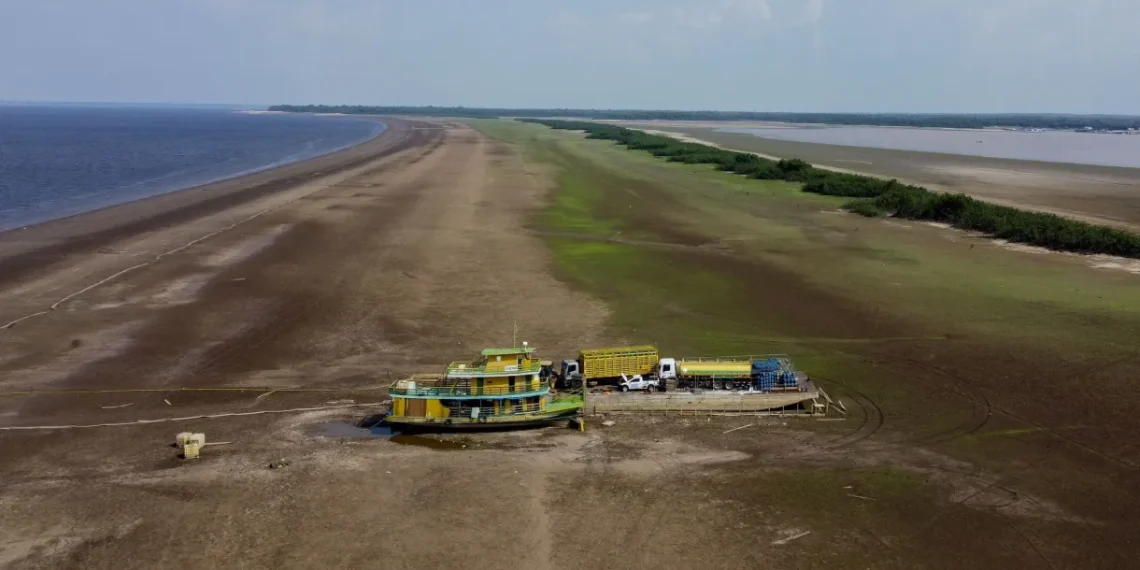 Após seca recorde, Rio Negro volta a subir no Amazonas