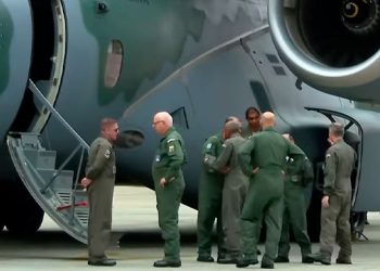 Guerra de Israel: Terceiro avião com brasileiros repatriados pousa em São Paulo