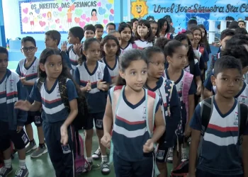 Escolas no ES mudam sinais sonoros de intervalos de aulas para músicas populares para não incomodar alunos autistas