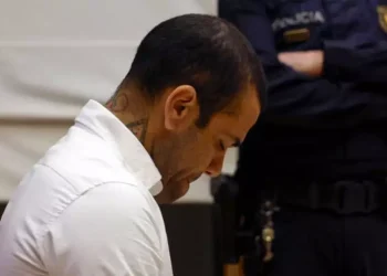 Administração do presídio faz protocolo antisuicídio para Daniel Alves na Espanha