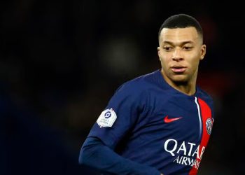 Mbappé comunica ao PSG que vai sair do clube ao fim do contrato