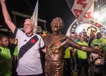 CBF cria troféu Roberto Dinamite para artilheiro do Brasileirão