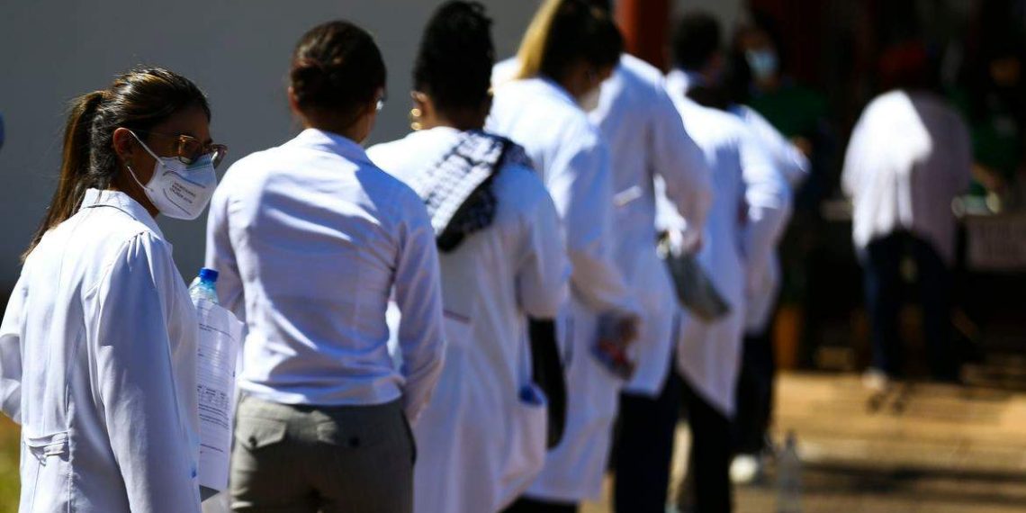 Mais Médicos: 19 municípios do ES devem receber 36 profissionais do programa
