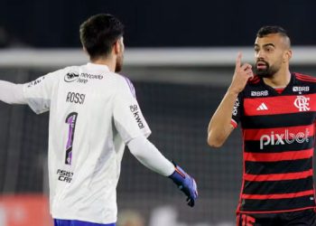 Fabrício Bruno, do Flamengo, é citado pelo CIES como terceiro zagueiro que mais atuou no mundo em um ano