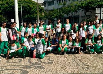EMEFTI Professora Arlene Geraldo realiza aula de campo em Vitória