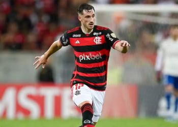 Pedido de Tite, Viña cresce e será titular pela primeira vez em clássicos pelo Flamengo