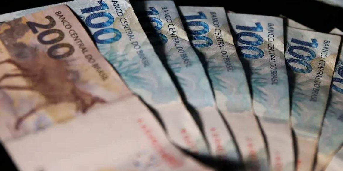 Receita paga 3º lote de restituição nesta quarta; veja quem recebe