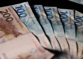 Receita paga 3º lote de restituição nesta quarta; veja quem recebe