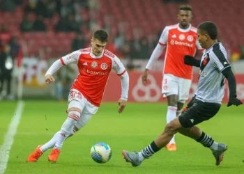 Vasco vence o Internacional na volta ao Beira-Rio e se afasta do Z4