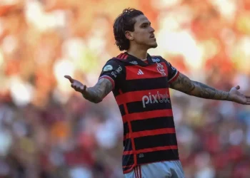 Flamengo vence o Atlético-GO e retoma a liderança do Brasileiro