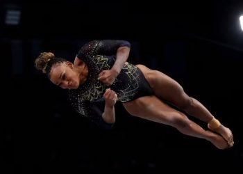 Rebeca Andrade se classifica para cinco finais e lidera equipe brasileira em Paris