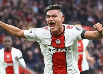 Flamengo se acerta com Southampton e aguarda assinatura de Alcaraz