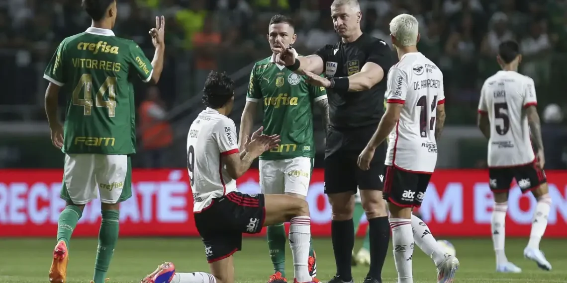 Flamengo perde para palmeiras, mas avança na copa do Brasil