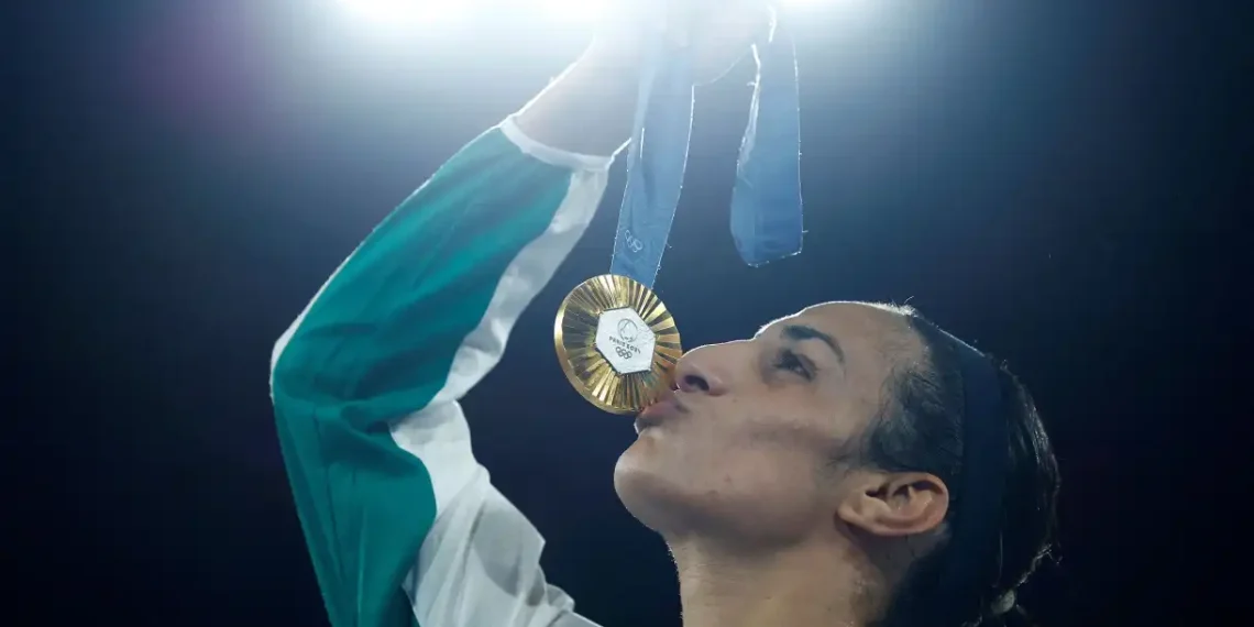 Khelif celebra ouro após polêmica de gênero: “Sou mulher como qualquer outra”