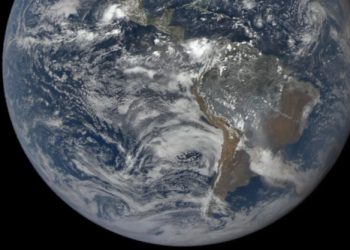FUMAÇA SOBRE O BRASIL PODE SER VISTA A 1,5 MILHÃO DE QUILÔMETROS DA TERRA