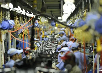 Massa salarial dos trabalhadores atinge recorde em agosto, diz IBGE