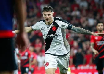 Nos pênaltis, Vasco elimina o Athletico-PR e vai à semifinal da Copa do Brasil