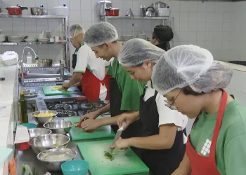 Taxa de desemprego recua em 7 estados no terceiro trimestre, diz IBGE