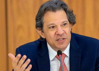 Haddad anuncia isenção do Imposto de Renda para quem ganha até R$ 5.000