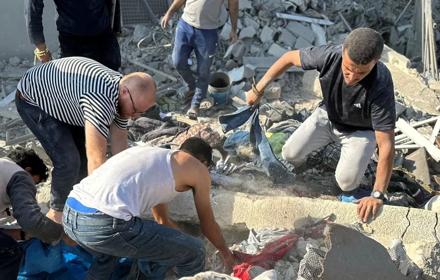 Ataques israelenses matam 15 pessoas em Gaza, Cairo mantém negociações com Hamas