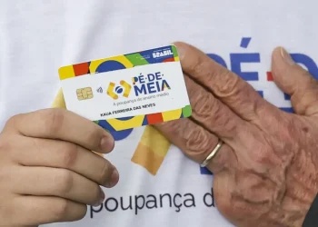 Governo faz acordo para incluir Pé-de-Meia e Vale Gás no orçamento