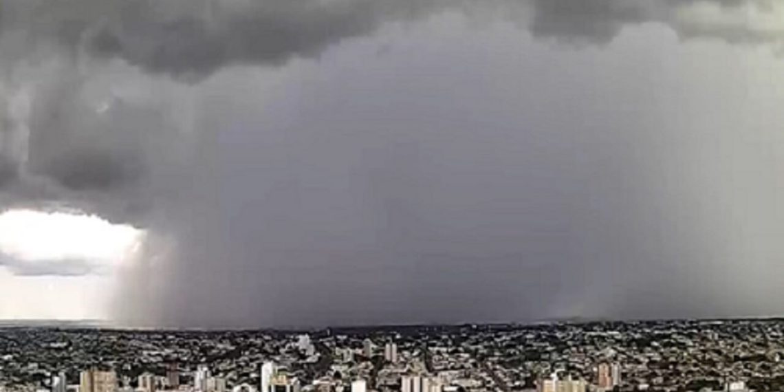 Frente fria provoca instabilidade e pancadas de chuva neste domingo no Espírito Santo