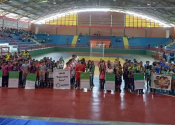 Abertura dos Jogos Escolares de Nova Venécia reúne estudantes no Ginásio de Esportes