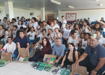 Prefeito Marcus Batista realiza entrega de kits escolares para alunos da rede municipal de São Mateus