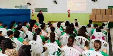 Socioeducandos que cumprem medidas no Creas participam de nova etapa do Projeto Passos para o Futuro no Ifes