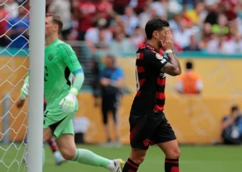 Flamengo tem 10 minutos de terror, reage, mas é eliminado pelo Bayern