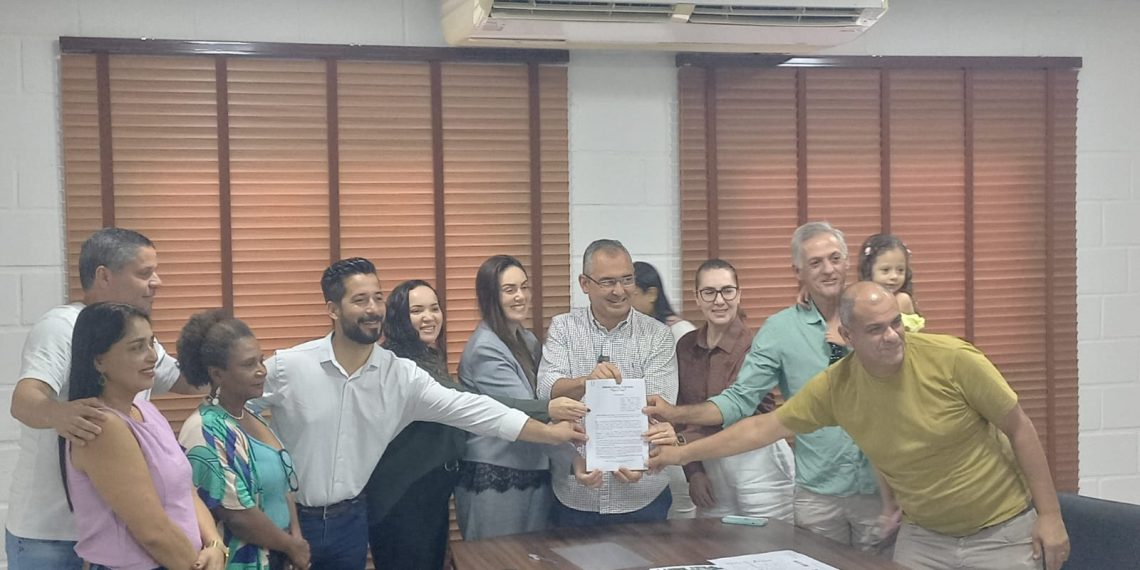 Prefeito Marcus Batista sanciona lei de piso para Enfermagem e confirma retroativo de mais de R$ 2 milhões