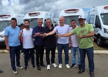 Prefeitura de São Mateus entrega 15 novas ambulâncias para reforçar o atendimento em saúde