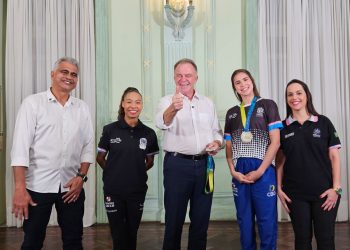 Governador recebe atletas capixabas que brilharam no Mundial de Ginástica Rítmica