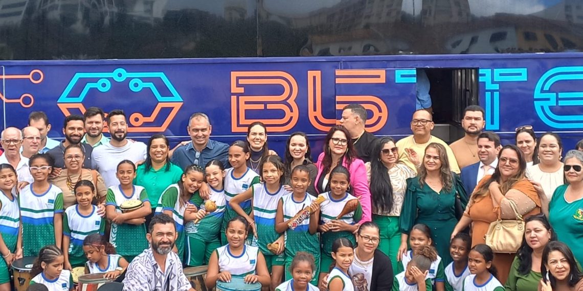 São Mateus lança o Bus Tech, primeiro ônibus de robótica educacional do Brasil