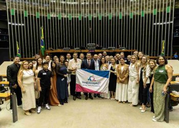 Gilson Daniel homenageia profissionais da Educação do Espírito Santo