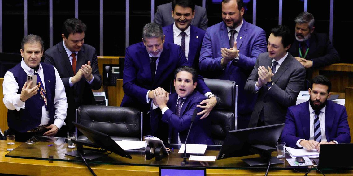 Câmara aprova por unanimidade isenção de Imposto de Renda até R$ 5 mil e taxação para os mais ricos