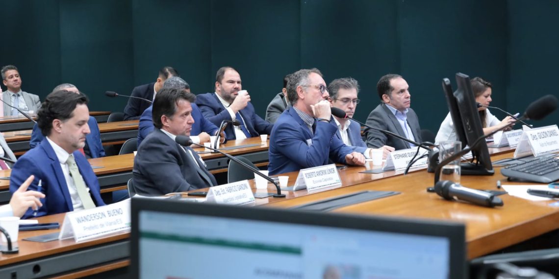 Gandini, Gilson, Daniel e Marcus Batista são contra condicionar obras a reajuste do pedágio