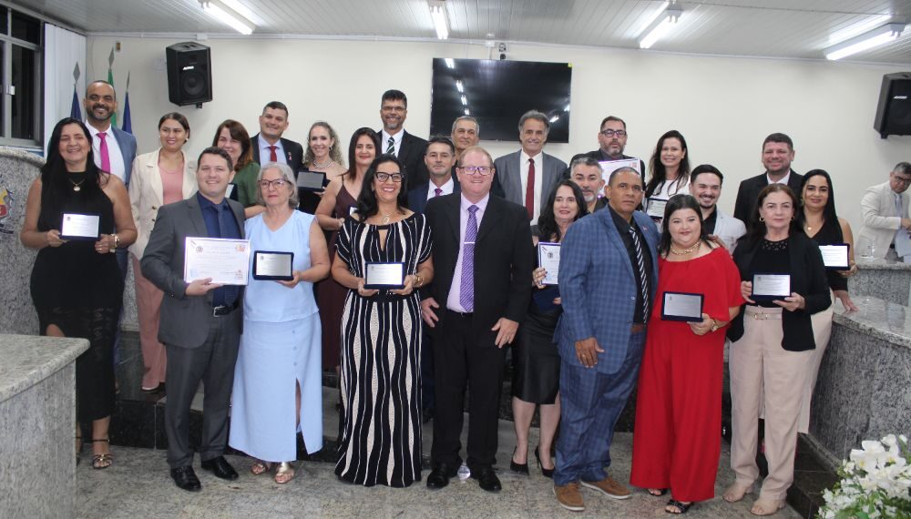 Câmara Municipal entrega Título de Honra ao Mérito Educacional Professor Alfeo Bravin