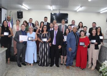Câmara Municipal entrega Título de Honra ao Mérito Educacional Professor Alfeo Bravin