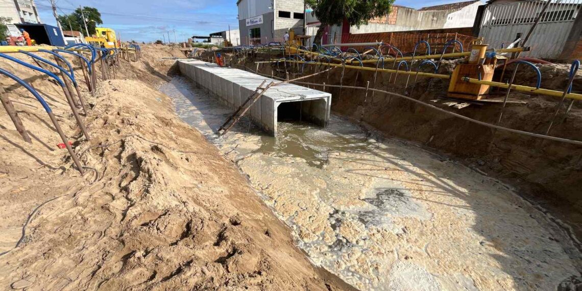Obras de macrodrenagem e pavimentação avançam a todo vapor no Balneário de Guriri