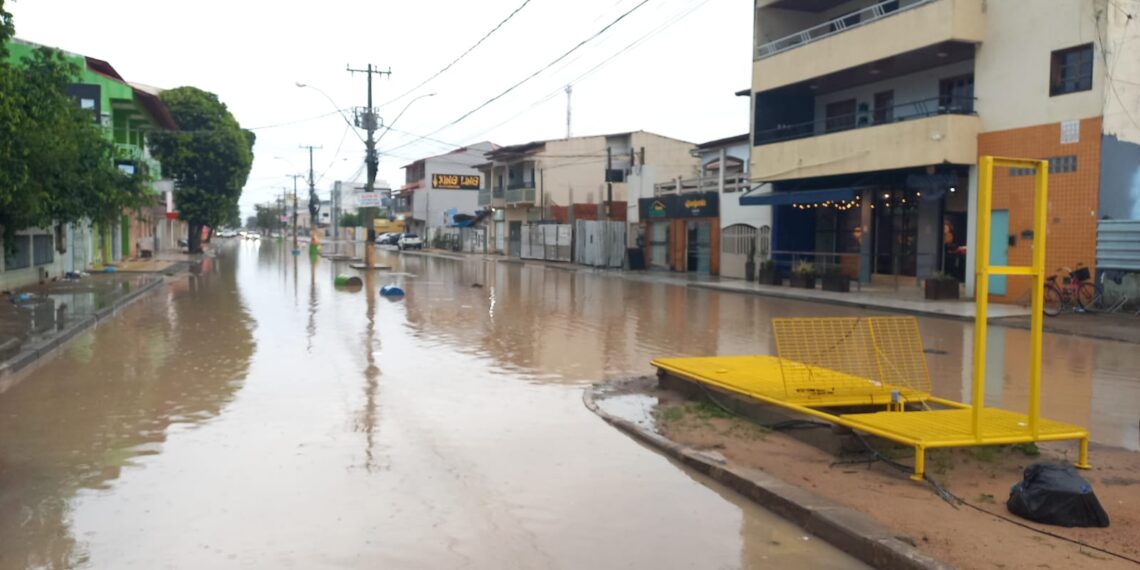 Guriri registra mais de 80 mm de chuva e segue em alerta para temporais neste fim de semana